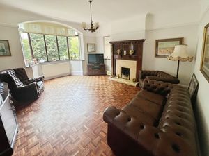 Lounge- click for photo gallery